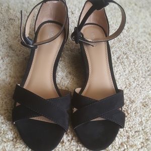 Black low heel Merona shoes